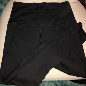 High waisted leggings with mesh paneling/pockets